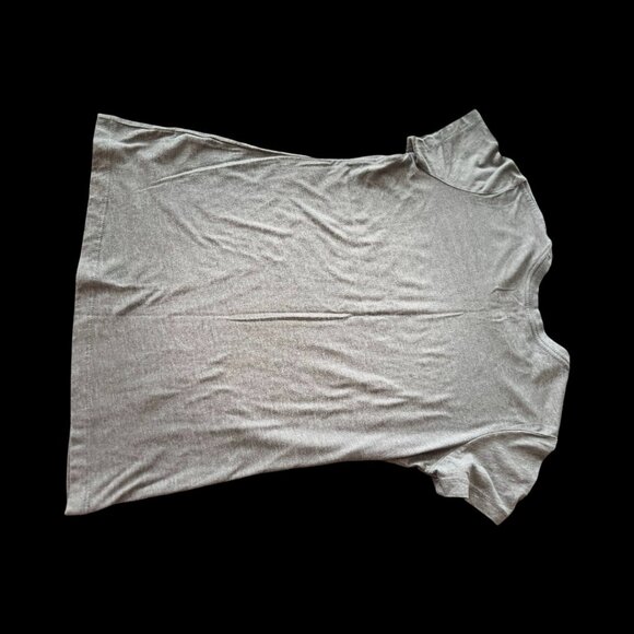 🌸4/$50🌸 Officially Licensed "Property of New York Yankees" T-Shirt - Picture 4 of 12